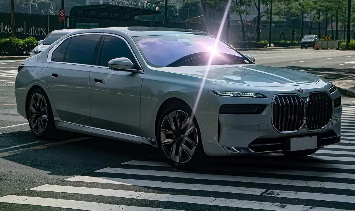 BMW i7