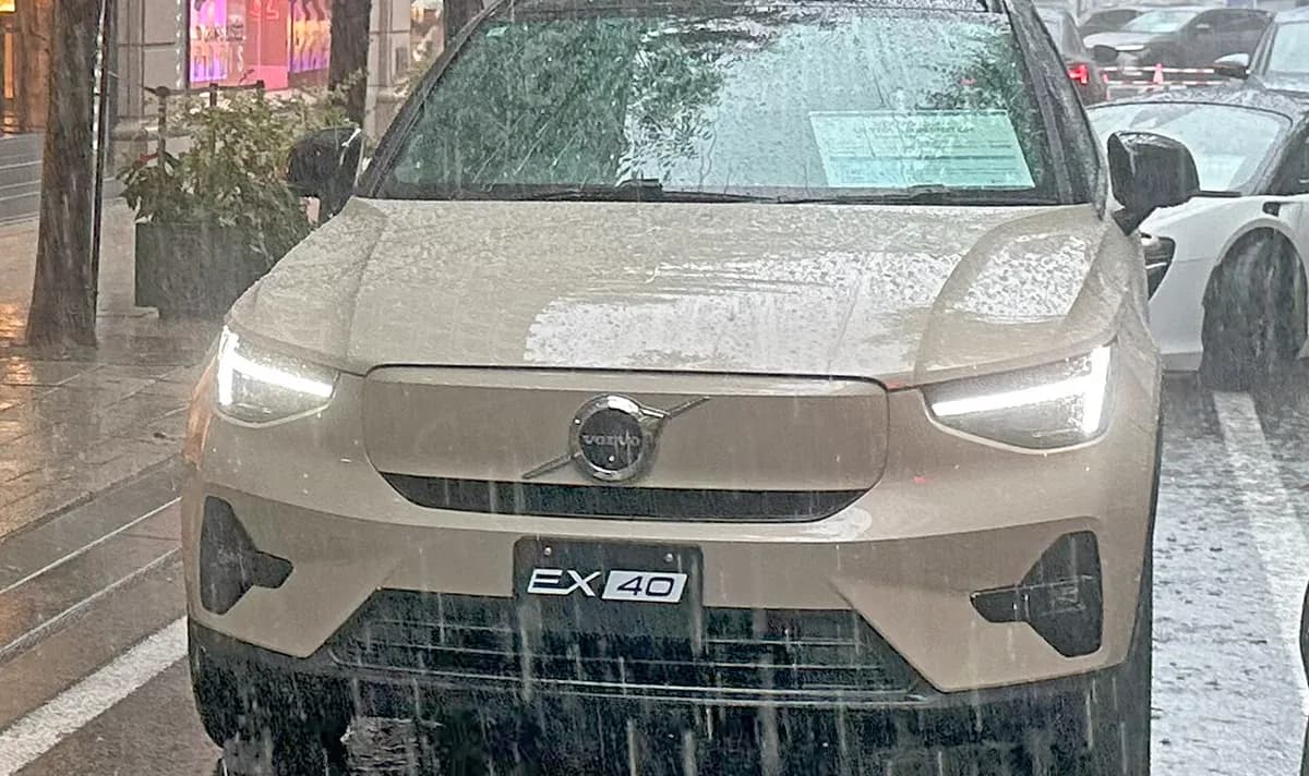 Volvo EX40
